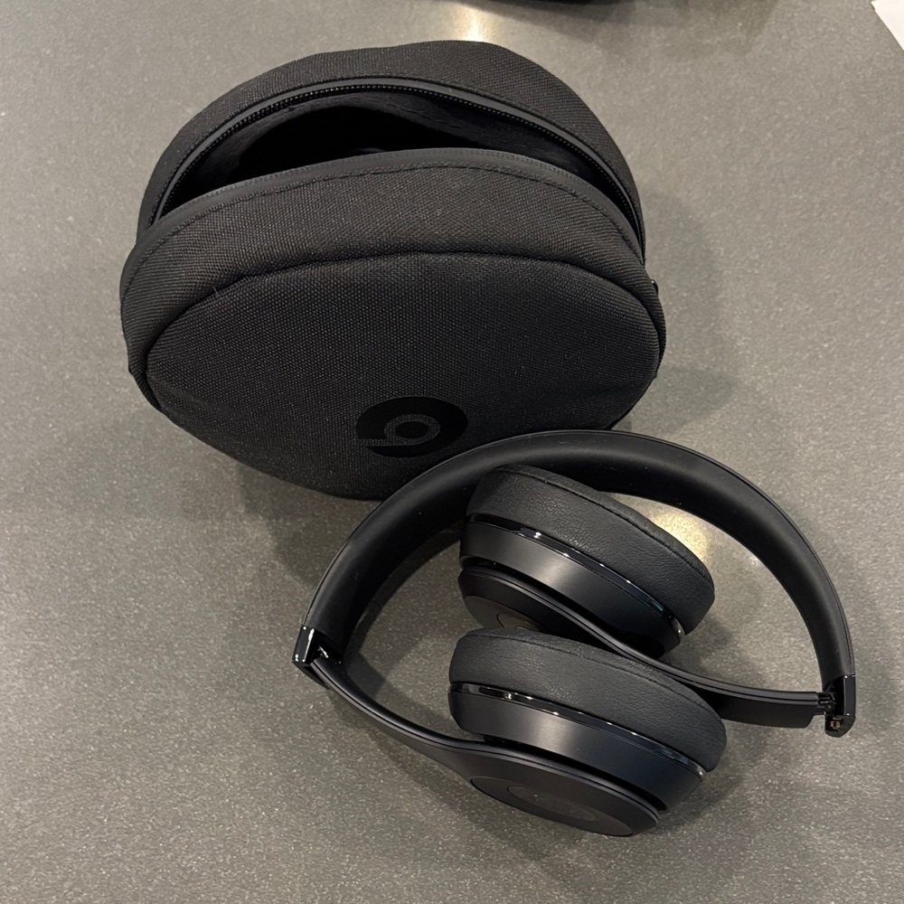 Beats by Dre Matte Black Wireless Headphones